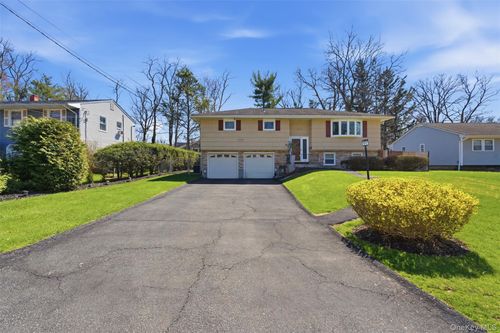 4 Faist Dr, Spring Valley, NY, 10977-2901 | Card Image