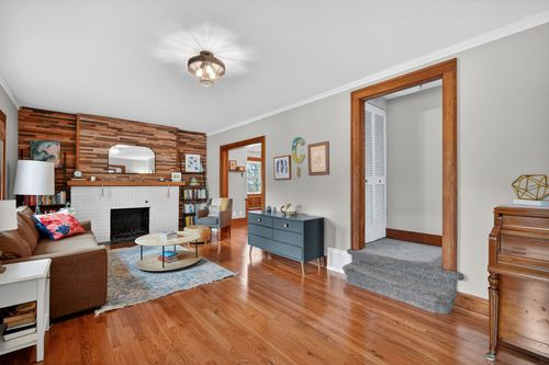 5617 Grand Ave, Des Moines, IA, 50312-1408 | Card Image