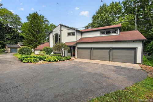 9319 Faussett Rd, FENTON, MI, 48430-9325 | Card Image