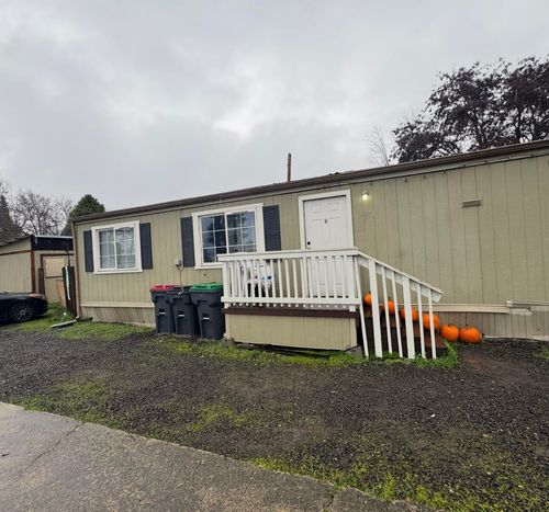 2971 Table Rock Rd, Medford, OR, 97501-1581 | Card Image