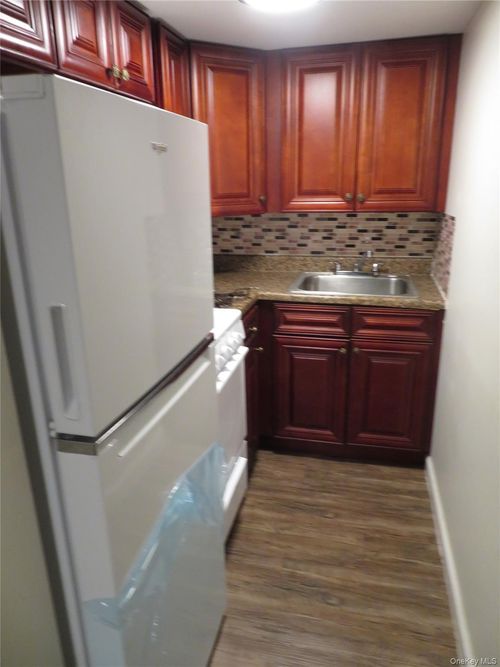 17 Chimney Ln, Bay Shore, NY, 11706-1922 | Card Image