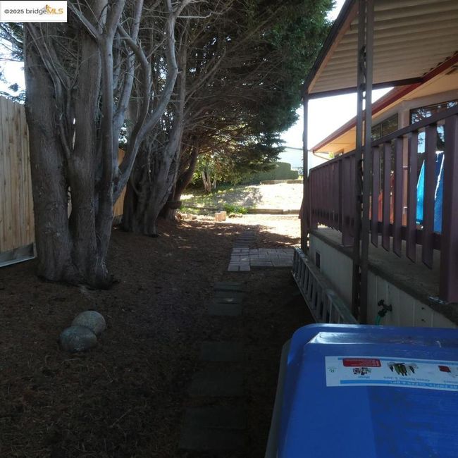 136 Castle Ct, Home with 2 bedrooms, 2 bathrooms and 2 parking in Fortuna CA | Image 26