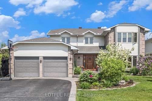 6118 Voyageur Dr, Orléans, ON, K1C2W3 | Card Image