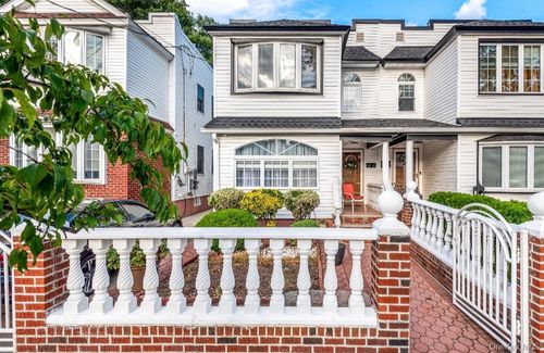 9317 123rd St, South Richmond Hill, NY, 11419-1426 | Card Image