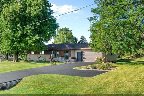 N8118 Evergreen Road, Marshfield, WI, 53057 | Card Image