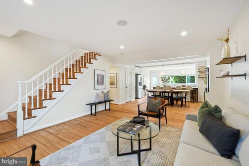 817 20th St Ne, WASHINGTON, DC, 20002-4101 | Card Image