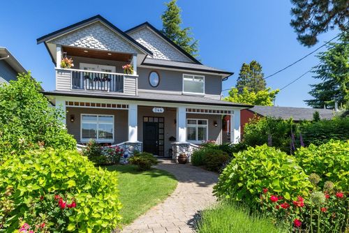 744 E 15th St, North Vancouver, BC, V7L2S4 | Card Image