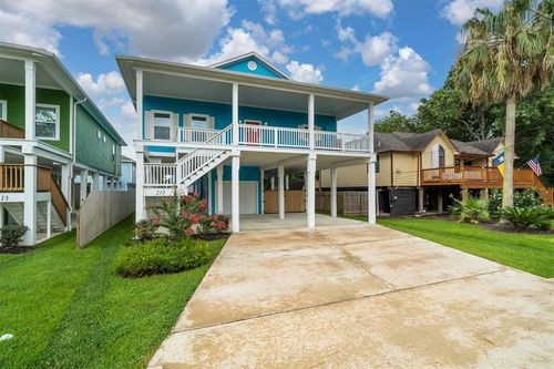 215 West Dr, Kemah, TX, 77565-2024 | Card Image