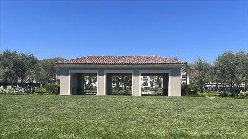 110 Sunnyside, Irvine, CA, 92618-3546 | Card Image