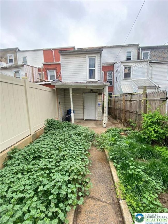 522 N Jordan St, Townhouse with 4 bedrooms, 1 bathrooms and null parking in Allentown PA | Image 4