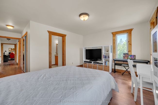 1258 Shannon Rd, House other with 4 bedrooms, 3 bathrooms and 25 parking in Plainfield ON | Image 9