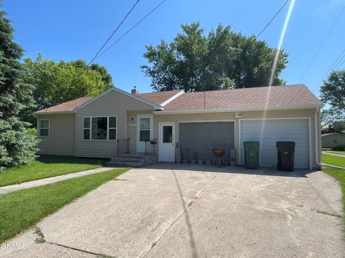 366 7th Ave N, Carrington, ND, 58421-1653 | Card Image