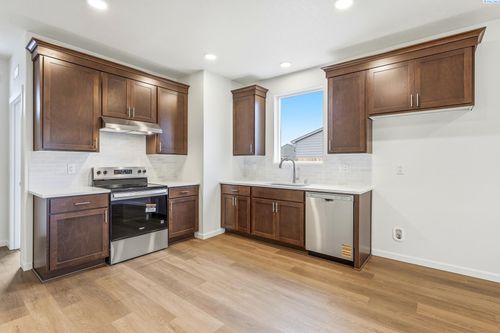 409 Amberly Ave, Grandview, WA, 98930-9478 | Card Image