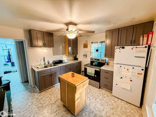 1620 S 12th St, Burlington, IA, 52601-3704 | Card Image