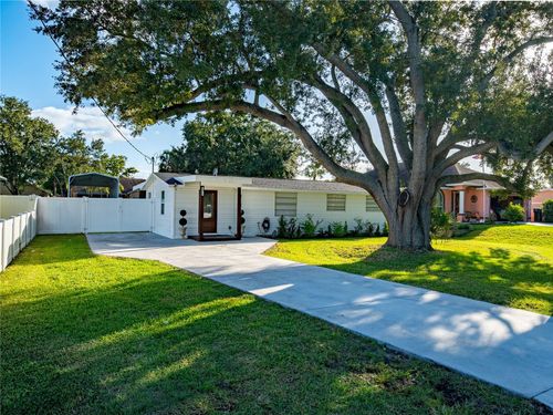 9014 W Norfolk St, TAMPA, FL, 33615-2744 | Card Image