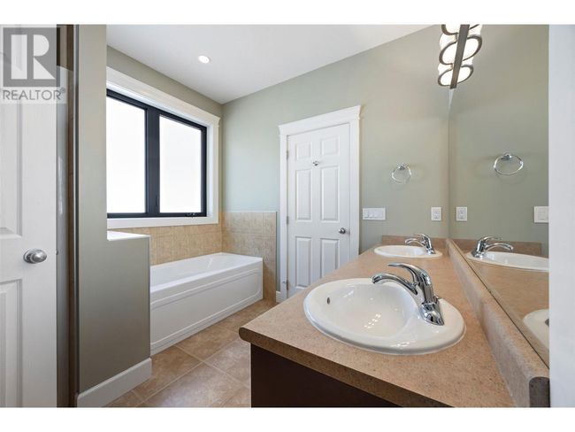 2039 Cornerstone Dr, House other with 4 bedrooms, 3 bathrooms and 2 parking in West Kelowna BC | Image 15