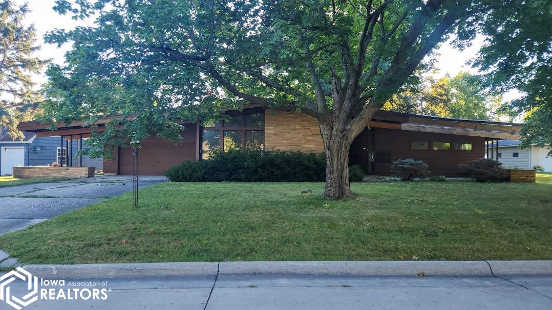 Circle Ter, Mason City, IA 50401