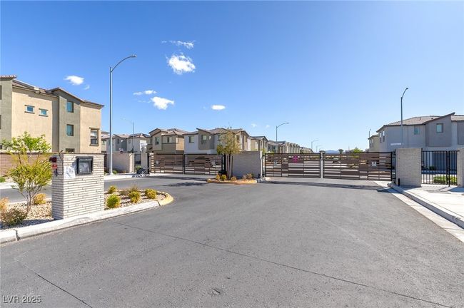 6804 Surf Green Ct, Townhouse with 3 bedrooms, 3 bathrooms and null parking in North Las Vegas NV | Image 34