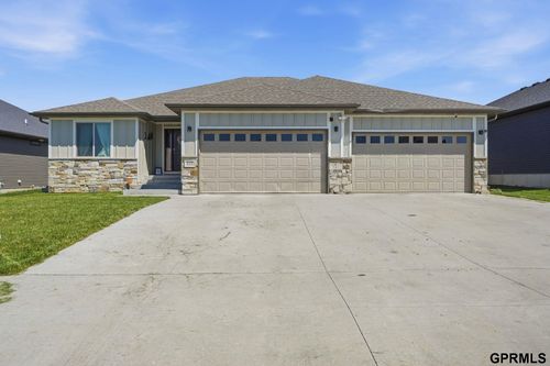 512 Waterside Way, Lincoln, NE, 68527 | Card Image