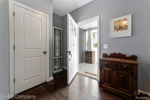 8687 Sunrise Mist Dr, Pinckney, MI, 48169-8773 | Card Image