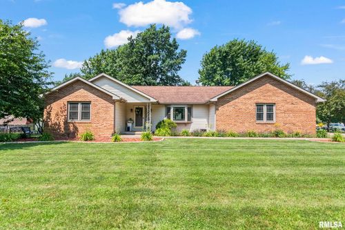 900 W Wind Rose Ln, Athens, IL, 62613-9052 | Card Image