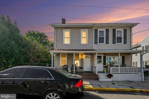 24 N 2nd St, Womelsdorf, PA, 19567-1212 | Card Image