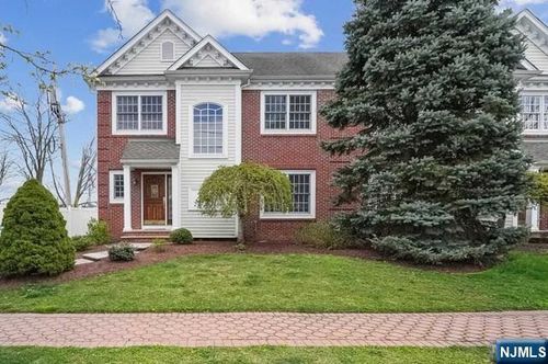 214 Everett Ave, Wyckoff, NJ, 07481-1905 | Card Image
