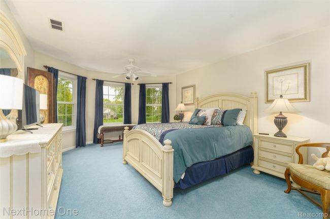 Spacious bedroom with front view | Image 17
