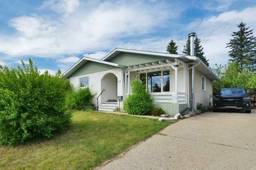22 Blackstone Ave, Lacombe, AB, T4L1P7 | Card Image