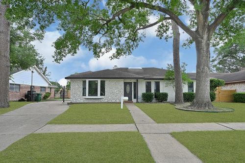 7530 Deep Forest Drive, Houston, TX, 77088 | Card Image