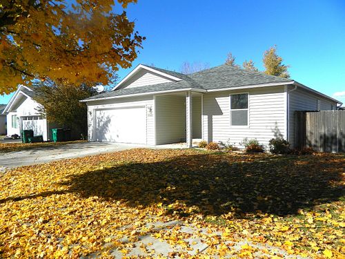 5589 Kellal Ln, Klamath Falls, OR, 97603-9030 | Card Image