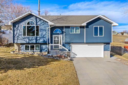 305 28th Ave Nw, Great Falls, MT, 59404-1331 | Card Image