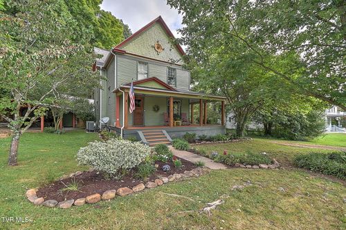 561 Clifton Street, Damascus, VA, 24236 | Card Image