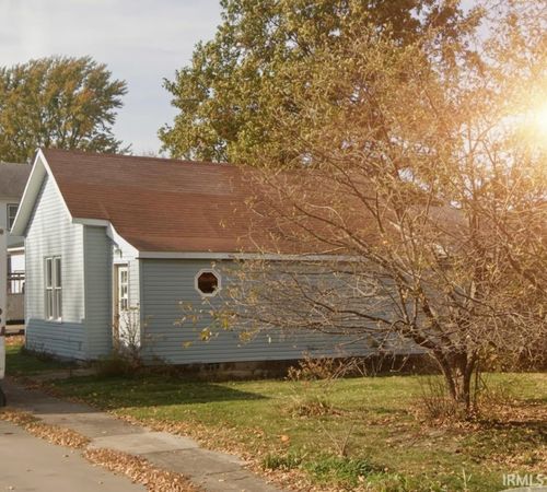 419 E Chestnut St, Hartford City, IN, 47348-2506 | Card Image