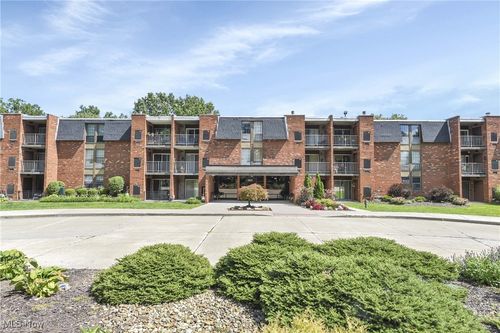 320-4179 Columbia Rd, North Olmsted, OH, 44070-2066 | Card Image