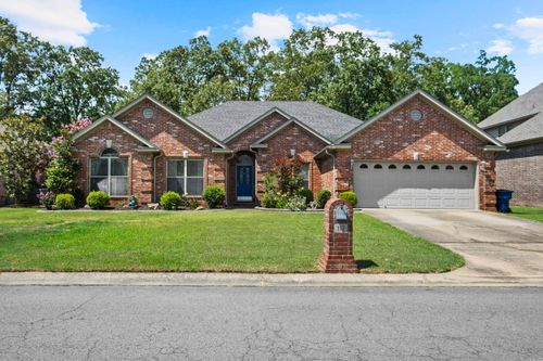 117 Marseille Dr, Maumelle, AR, 72113-7249 | Card Image