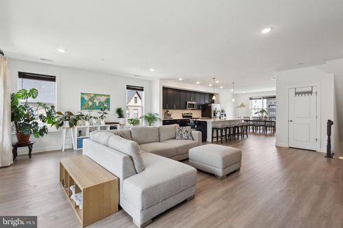24-4902 Longmire Way, CHANTILLY, VA, 20151-2550 | Card Image