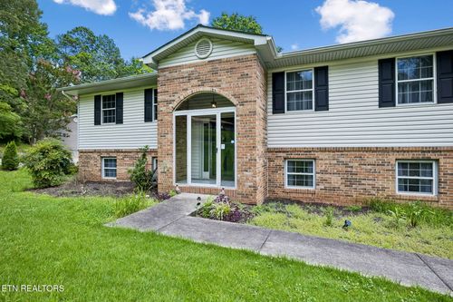 663 W Hills Dr, Harriman, TN, 37748-7409 | Card Image