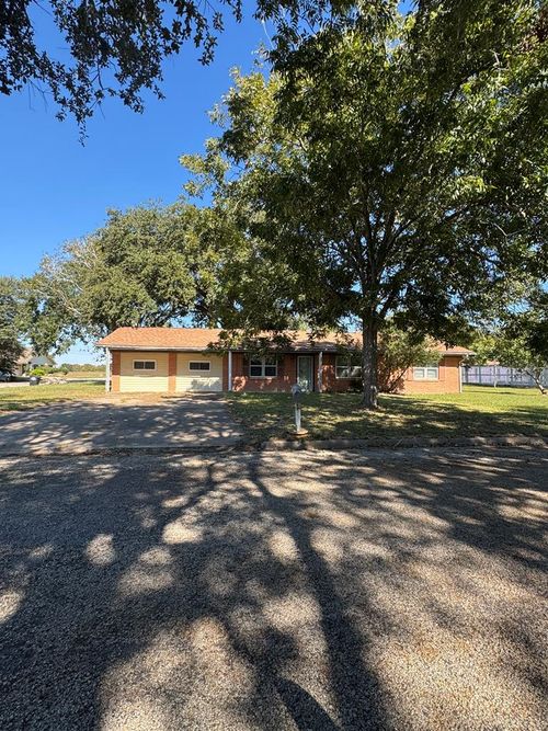 416 Mertie Ave, Palacios, TX, 77465-3014 | Card Image