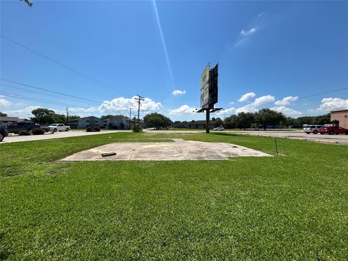 2402 Nall Street, Port Neches, TX, 77651 | Card Image