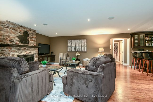 24 Carriage Lane, House other with 3 bedrooms, 3 bathrooms and 6 parking in Bayfield ON | Image 34