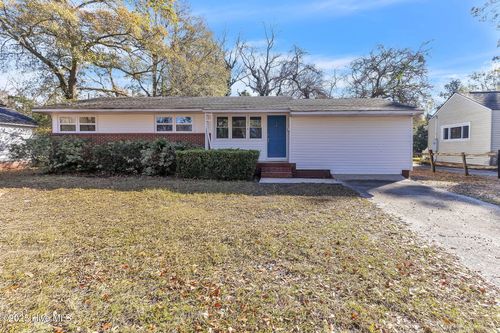 714 S Pine St, Laurinburg, NC, 28352-4518 | Card Image