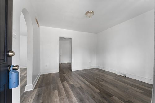 910 Edith St, Duquesne, PA, 15110-1680 | Card Image