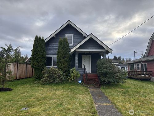1112 4th St, Cosmopolis, WA, 98537-3988 | Card Image