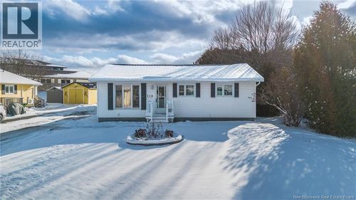 29 Nason Cres, Oromocto, NB, E2V1K2 | Card Image
