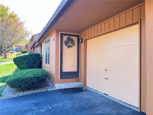 29 Treetop Dr, Fairport, NY, 14450-3358 | Card Image
