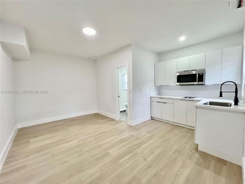 b-2480 Nw 96th St, Miami, FL, 33147 | Card Image