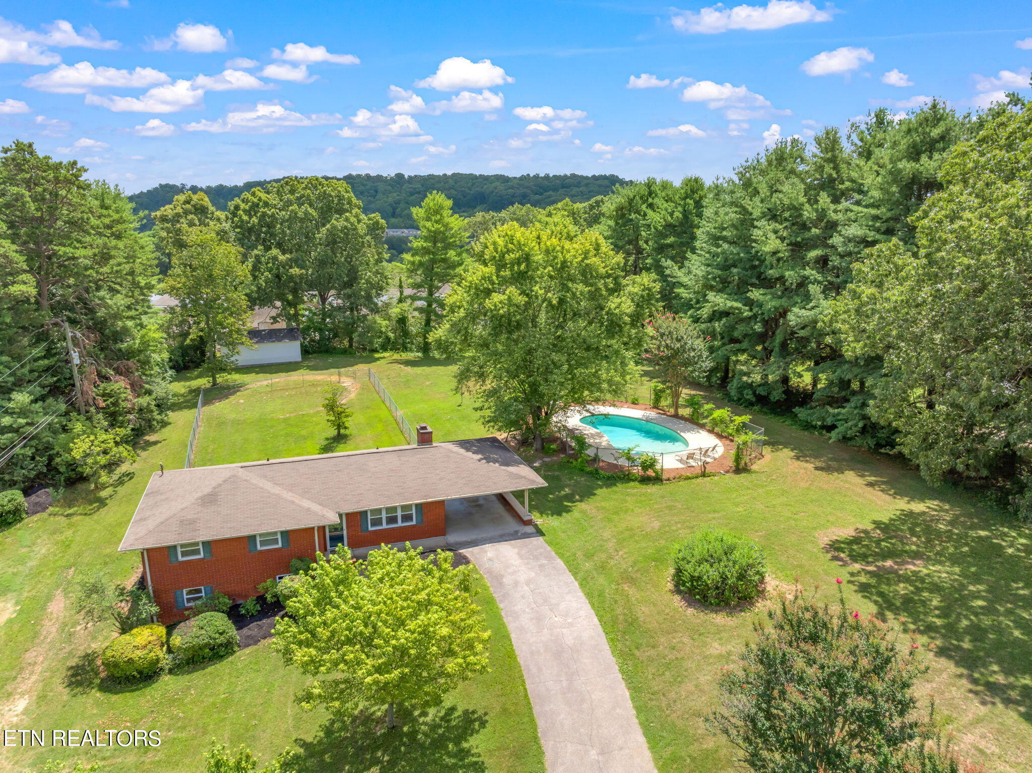 Michaels Ln, Knoxville, TN 37912