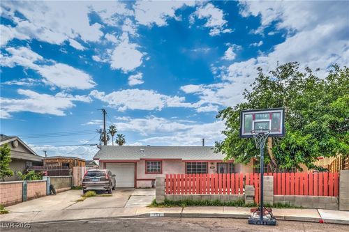111 Narcissus Ln, Las Vegas, NV, 89107-2340 | Card Image