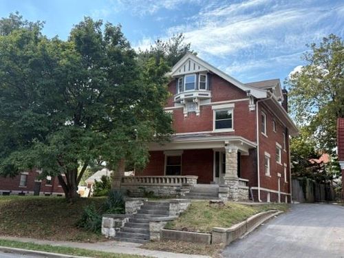 3516 Charlotte St, Kansas City, MO, 64109-2333 | Card Image